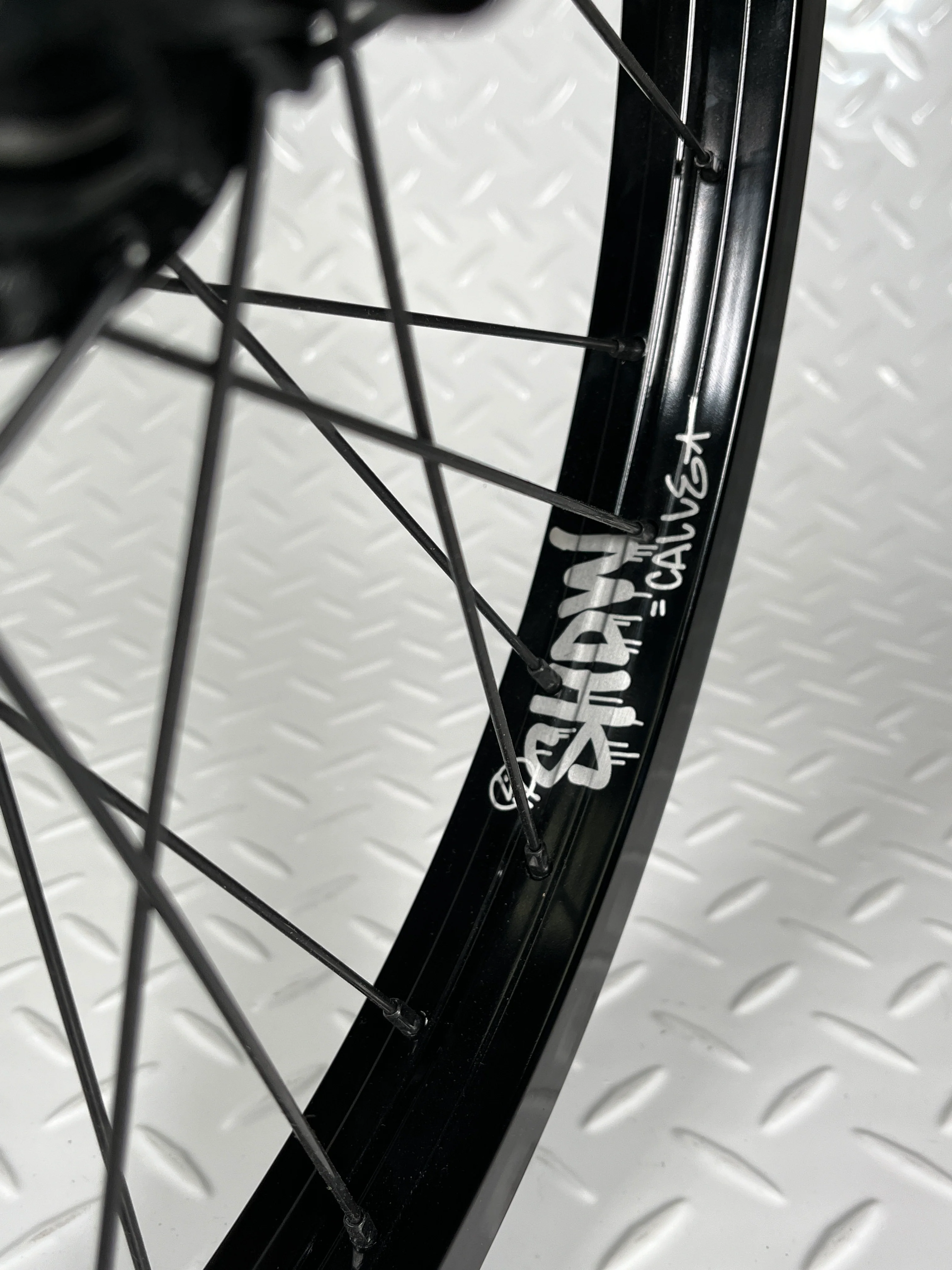 Shadow Optimized x Calle Freecoaster Custom Wheel - Image 3